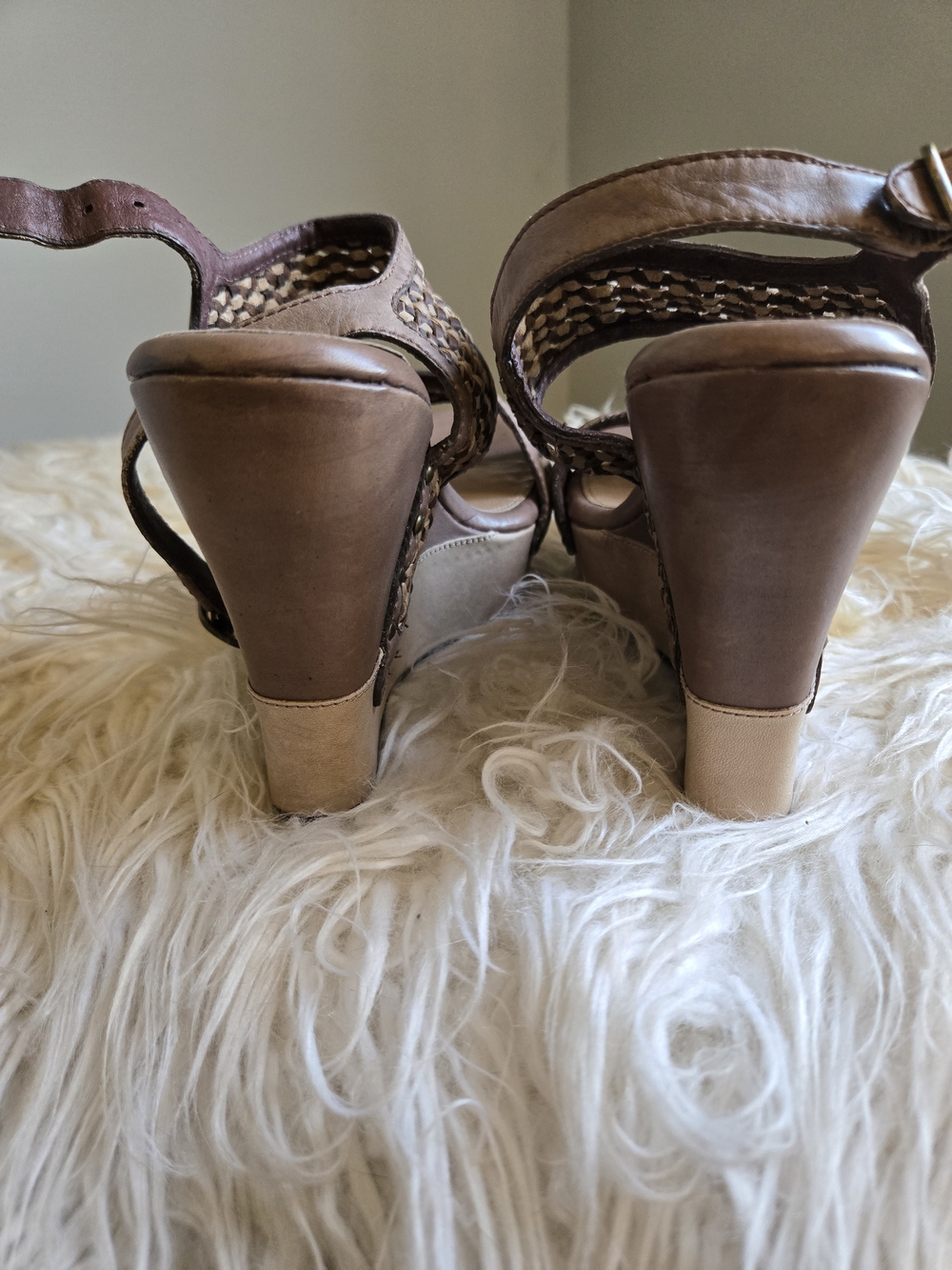 UGG Woven Strap Brown Platform Sandals - Women's - Picture 6 of 6